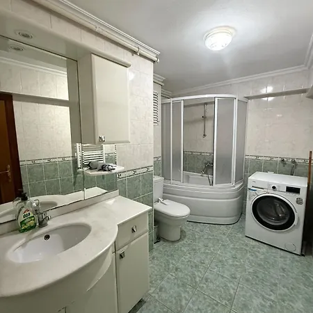 דירה Modern 3-br W Ac & Elevator, Near Metro