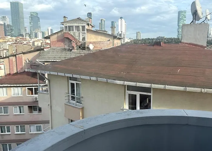 Modern 3-br W Ac & Elevator, Near Metro