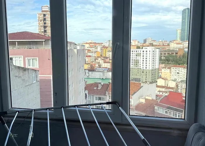 Modern 3-br W Ac & Elevator, Near Metro