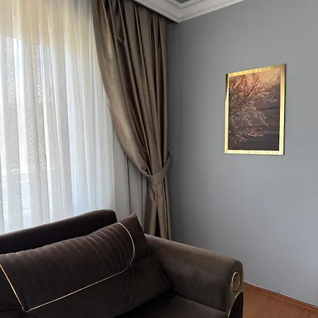 Modern 3-br W Ac & Elevator, Near Metro Lägenhet Istanbul